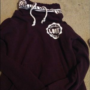 long sleeve maroon shirt with turtle neck